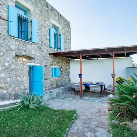 A 3bedroom Country House, With Pool Close To Roumeli