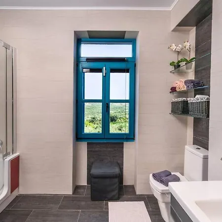 A 3bedroom Country House, With Pool Close To Roumeli
