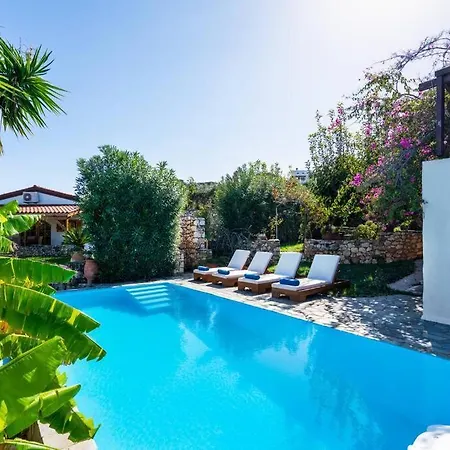A 3bedroom Country House, With Pool Close To Roumeli
