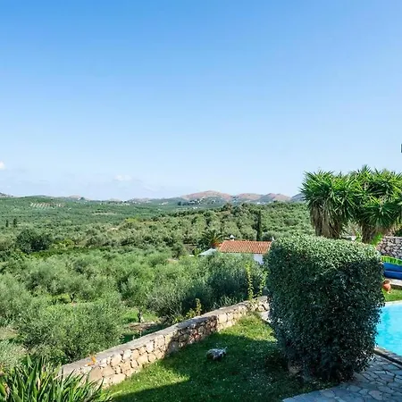A 3bedroom Country House, With Pool Close To Roumeli