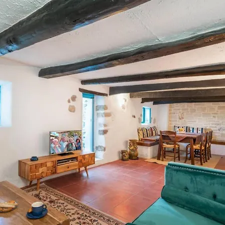 A 3bedroom Country House, With Pool Close To Roumeli
