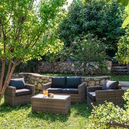 A 3bedroom Country House, With Pool Close To Villa *
