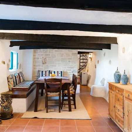 A 3bedroom Country House, With Pool Close To Roumeli