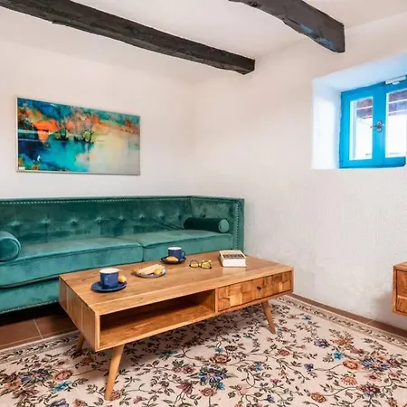 A 3bedroom Country House, With Pool Close To Villa *